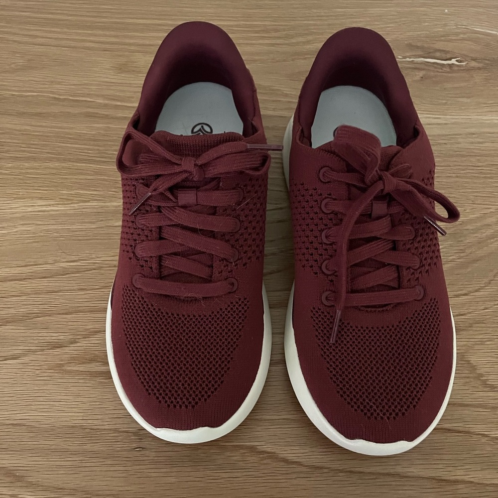 NWOT Kizik Lima Burgundy Athletic Shoes